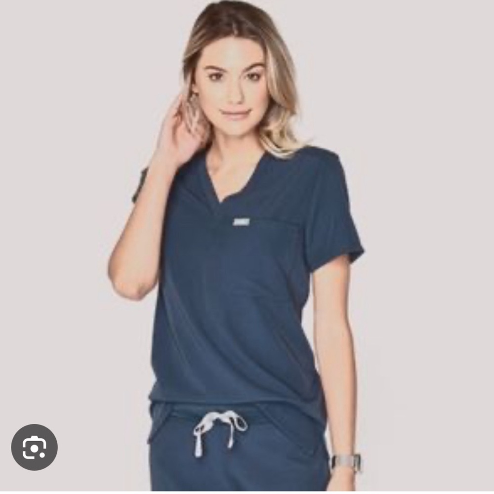 Figs Catarina top in dark harbor color